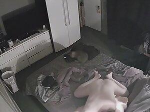 Bearded guy fucks his hot girlfriend on hidden camera Picture 4