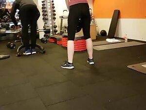 Gym voyeur checks out hot blonde during her workout Picture 2