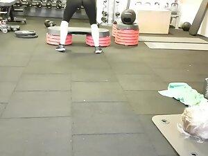 Gym voyeur checks out hot blonde during her workout Picture 4