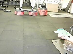 Gym voyeur checks out hot blonde during her workout Picture 5