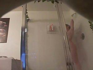 Hidden camera filmed her under shower Picture 3