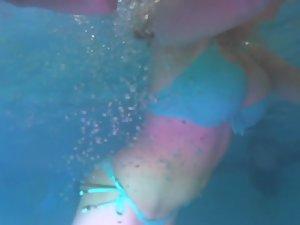 Big boobs from inside the swimming pool Picture 3