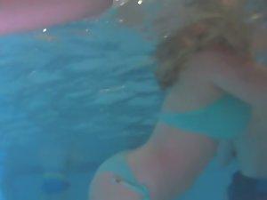 Big boobs from inside the swimming pool Picture 4