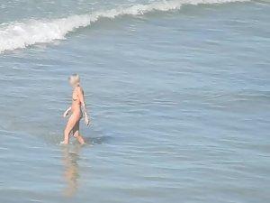 Fit nudist girl caused an erection Picture 7