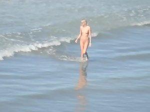 Fit nudist girl caused an erection Picture 8