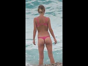 Long distance spying of hot ass in pink bikini Picture 2