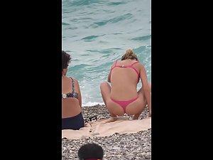 Long distance spying of hot ass in pink bikini Picture 8