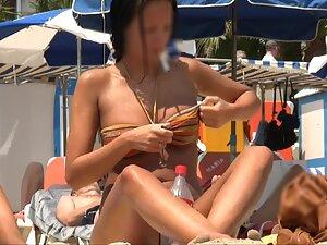 Exposing epic boobs in topless after swimming Picture 6