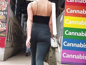 Her smile made him follow her seductive ass and thong Picture 6