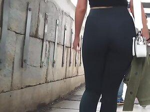 Her smile made him follow her seductive ass and thong Picture 7