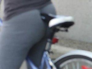 Bicycle seat pokes her gorgeous butt Picture 2