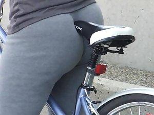 Bicycle seat pokes her gorgeous butt Picture 6