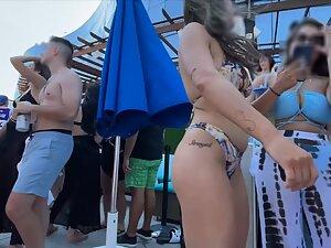 Fit hottie shakes her ass at the pool party Picture 1