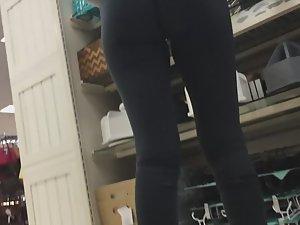 Filming her ass while she works Picture 4