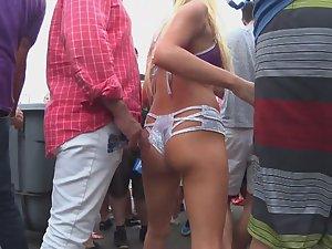 Sexy raver gets felt up as she walks Picture 8