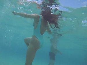 Graceful and sexy even underwater Picture 5
