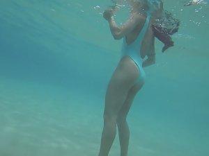 Graceful and sexy even underwater Picture 6