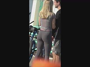 Amazing cameltoe of sporty blonde in tights Picture 8