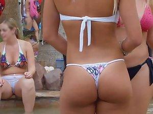 Slutty girls kiss during pool party Picture 5