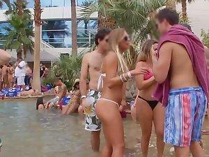 Slutty girls kiss during pool party Picture 6