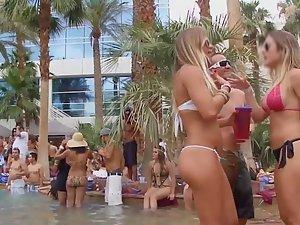 Slutty girls kiss during pool party Picture 7