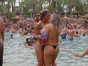 Slutty girls kiss during pool party Picture 8