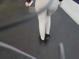 Big ass wobbling from left to right when she walks Picture 4