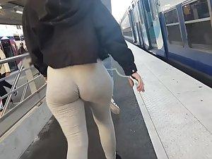 Big ass wobbling from left to right when she walks Picture 8