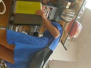 Downblouse look on cute asian lady Picture 4