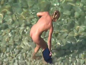 Flipper used as an oar in the water Picture 8