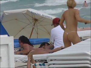 Hot topless girls at the beach Picture 6