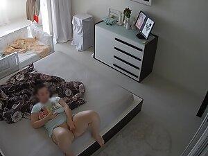 Horny milf tickles her clitoris and watches porn in bedroom Picture 1