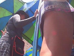 Exact moment of hot girl bending over Picture 3