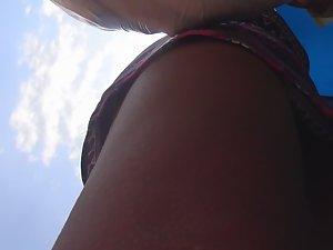 Exact moment of hot girl bending over Picture 6