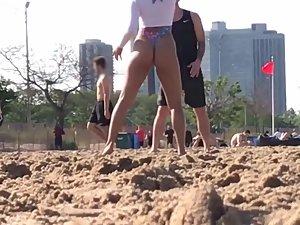Ass in bikini clenches when she hits the ball Picture 2