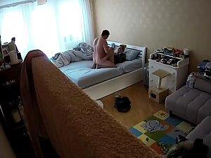 Spying how husband sticks it in for an ultra fast quickie sex Picture 5