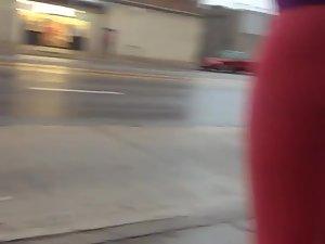 Big butt in red pants defies gravity Picture 4