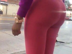 Big butt in red pants defies gravity Picture 5