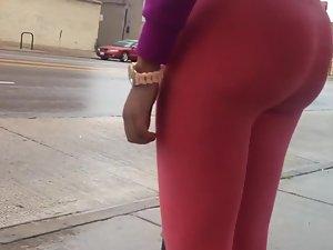 Big butt in red pants defies gravity Picture 6