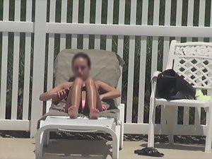 Voyeur spies a girl by the swimming pool Picture 6