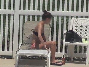 Voyeur spies a girl by the swimming pool Picture 8