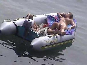 Zooming on girls in the boat Picture 3