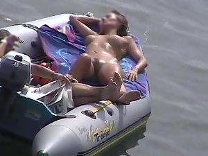 Zooming on girls in the boat Picture 8