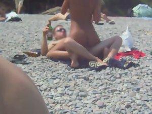 Horny couple filmed fucking on beach Picture 1