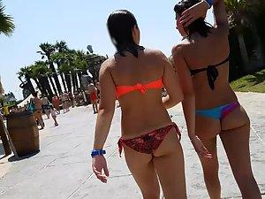 Hot asses on their way to the water slide Picture 8
