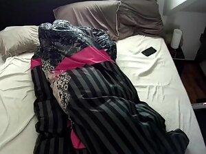 Spying her naked ass while she is texting in bed Picture 7