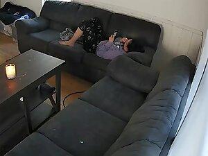 Hidden cam caught housewife rub pussy to an orgasm Picture 2