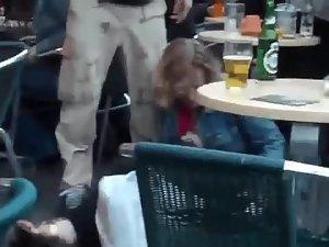 Silly woman pissing on a bar terrace Picture 5