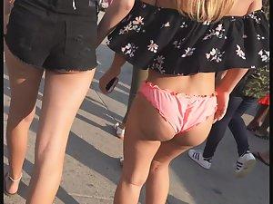 Shorty got ass that wiggles so nicely Picture 3