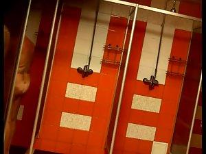 Short haired woman's hairy pussy is spied Picture 8